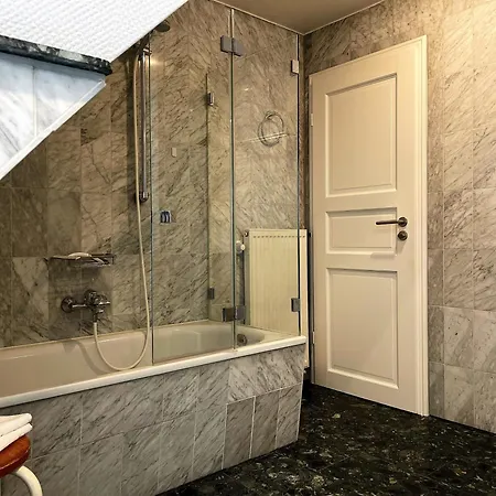 Stuenkel Links, Helgolaender Strasse