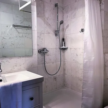 Stuenkel Links, Helgolaender Strasse